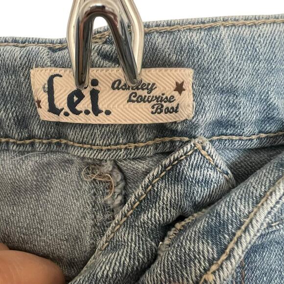 L.E.I Women's Y2K Ashley Lowrise Bootcut Jean Light Wash Embelished Size 13 - Picture 6 of 11